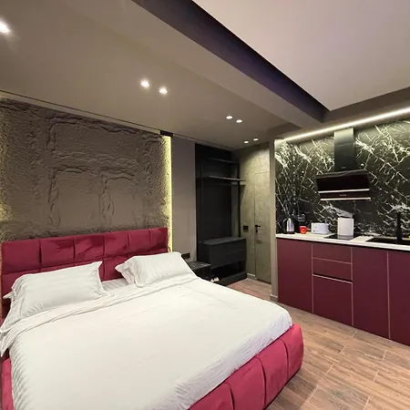 Luxury Boutique / Center *