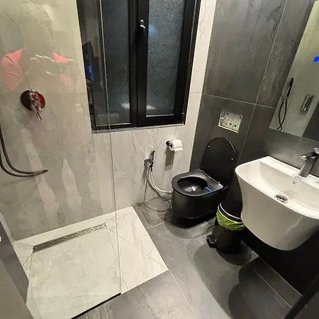 Luxury Boutique / Center Apartment *